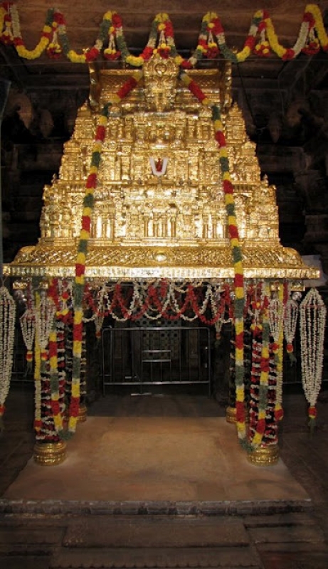 srirangam temple rare picture thayar sanathi